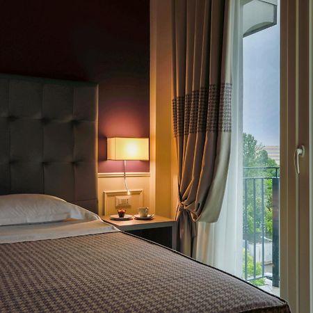 Savoia Hotel Regency โบโลญญา ภายนอก รูปภาพ