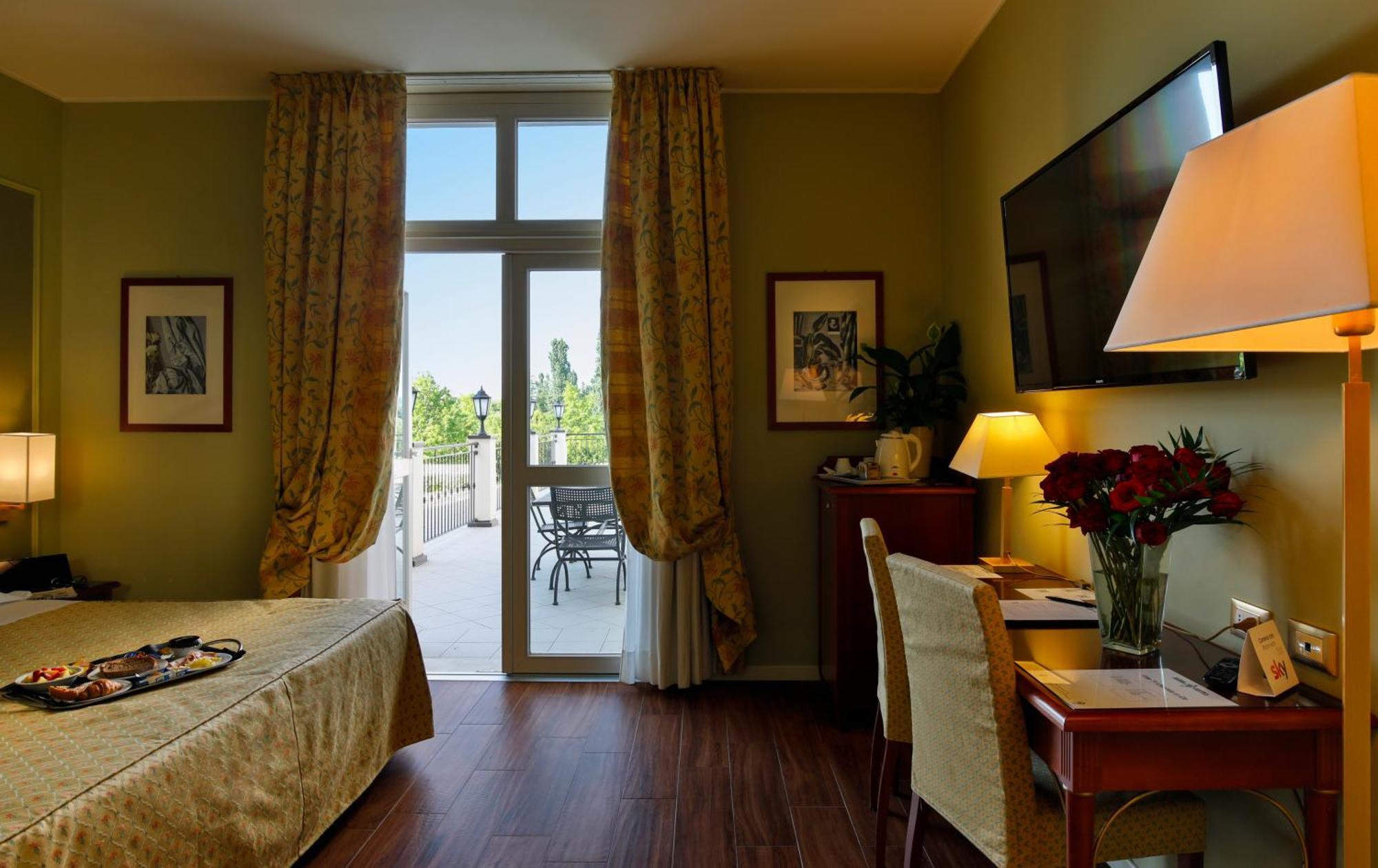 Savoia Hotel Regency โบโลญญา ภายนอก รูปภาพ